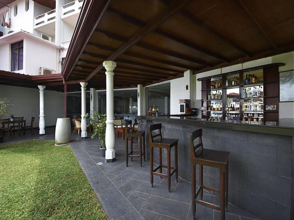 Berjaya Hotel Colombo Dehiwala-Mount Lavinia Екстериор снимка