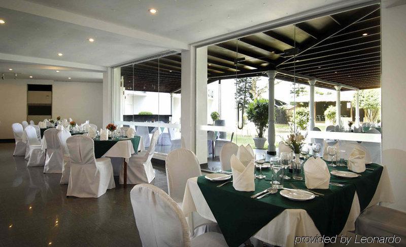 Berjaya Hotel Colombo Dehiwala-Mount Lavinia Ресторант снимка