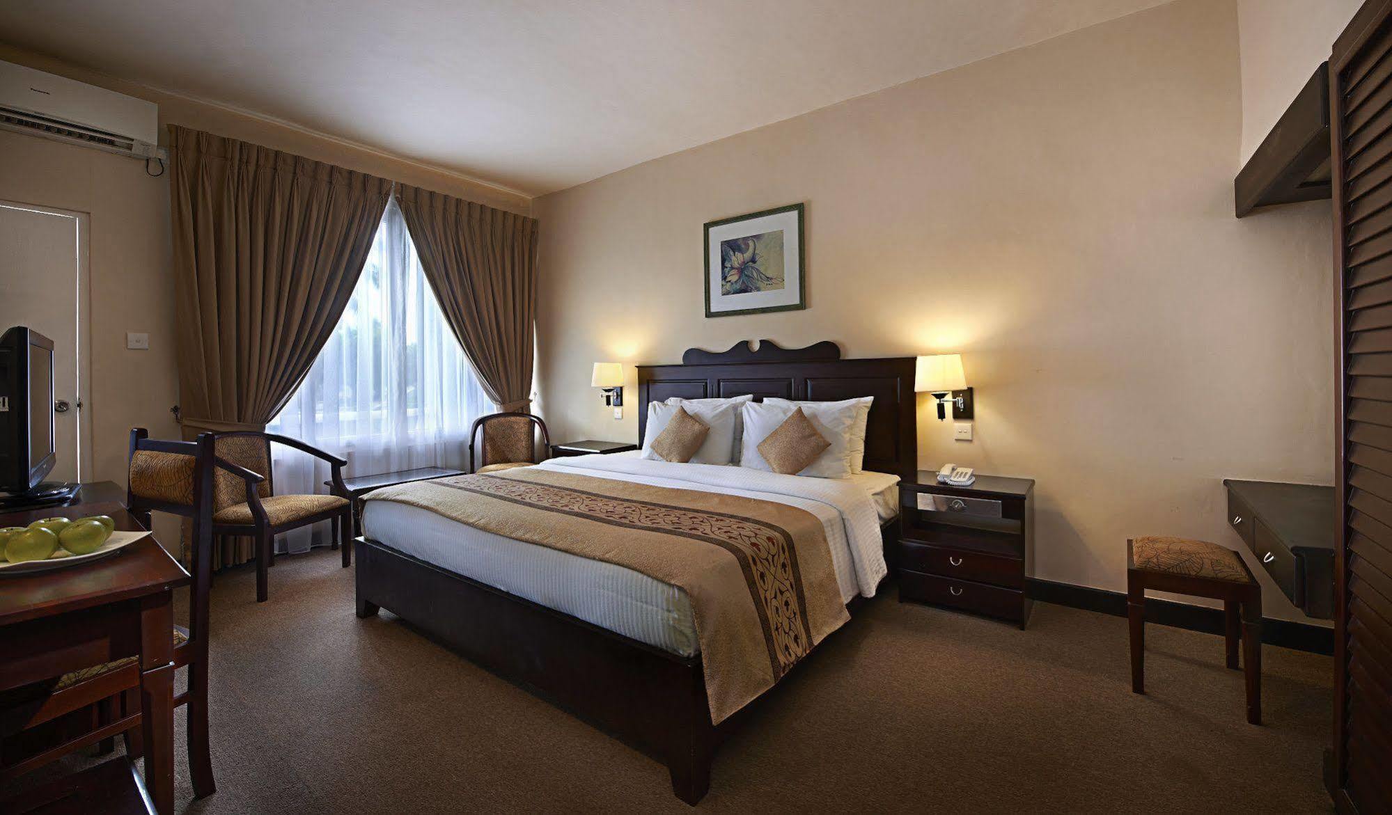 Berjaya Hotel Colombo Dehiwala-Mount Lavinia Екстериор снимка
