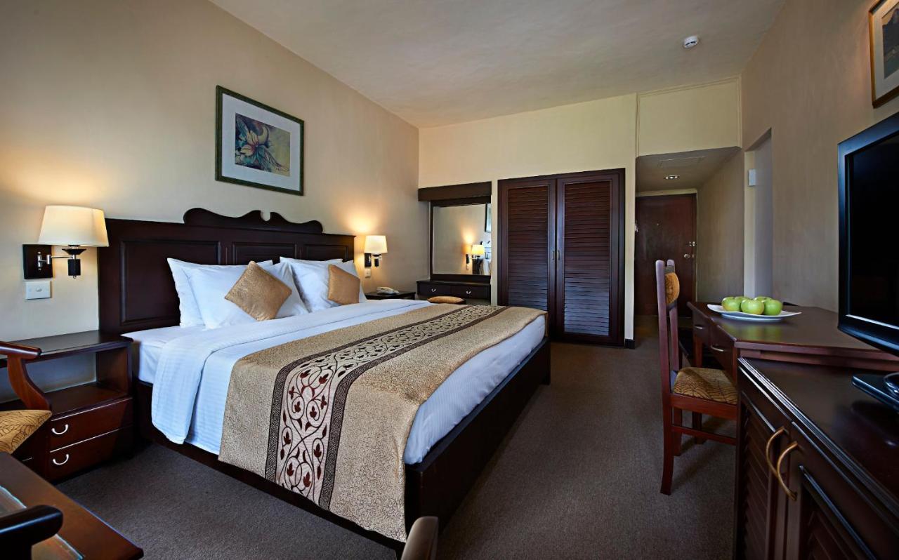 Berjaya Hotel Colombo Dehiwala-Mount Lavinia Екстериор снимка