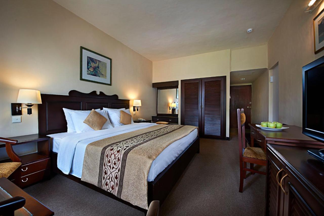 Berjaya Hotel Colombo Dehiwala-Mount Lavinia Екстериор снимка
